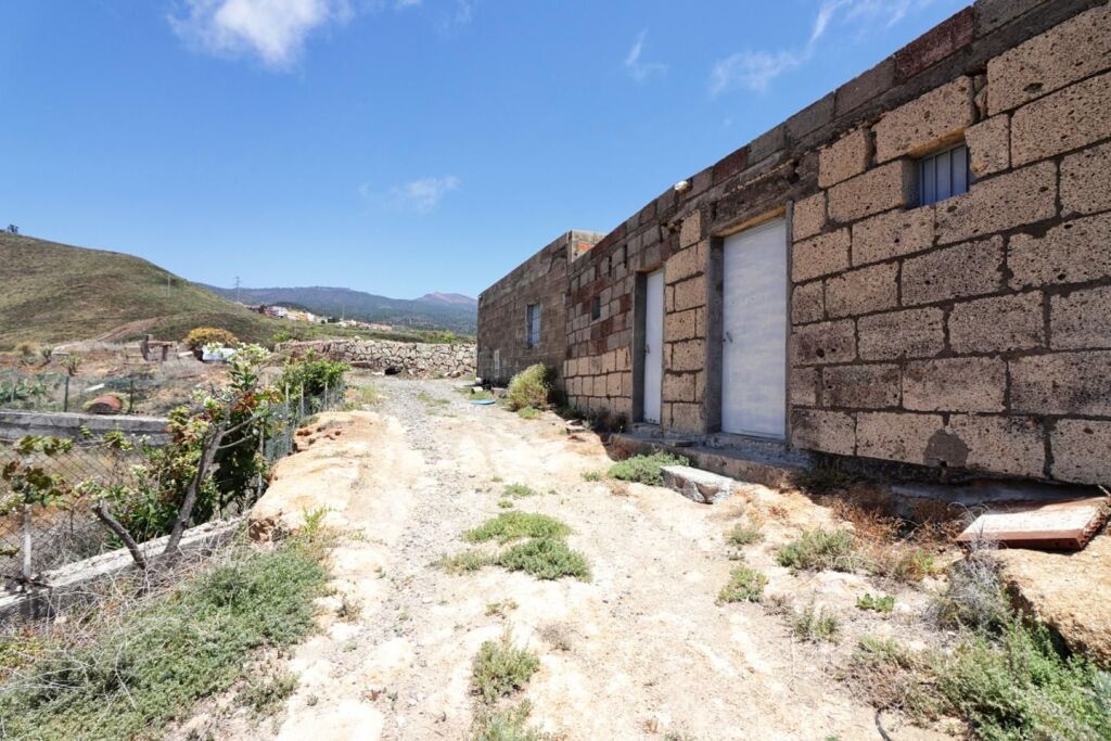 Terreno rústico con varias construcciones en Granadilla. - foto 5