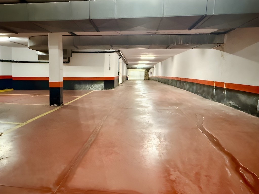 Parking coche en Venta en Marbella Málaga - foto 4