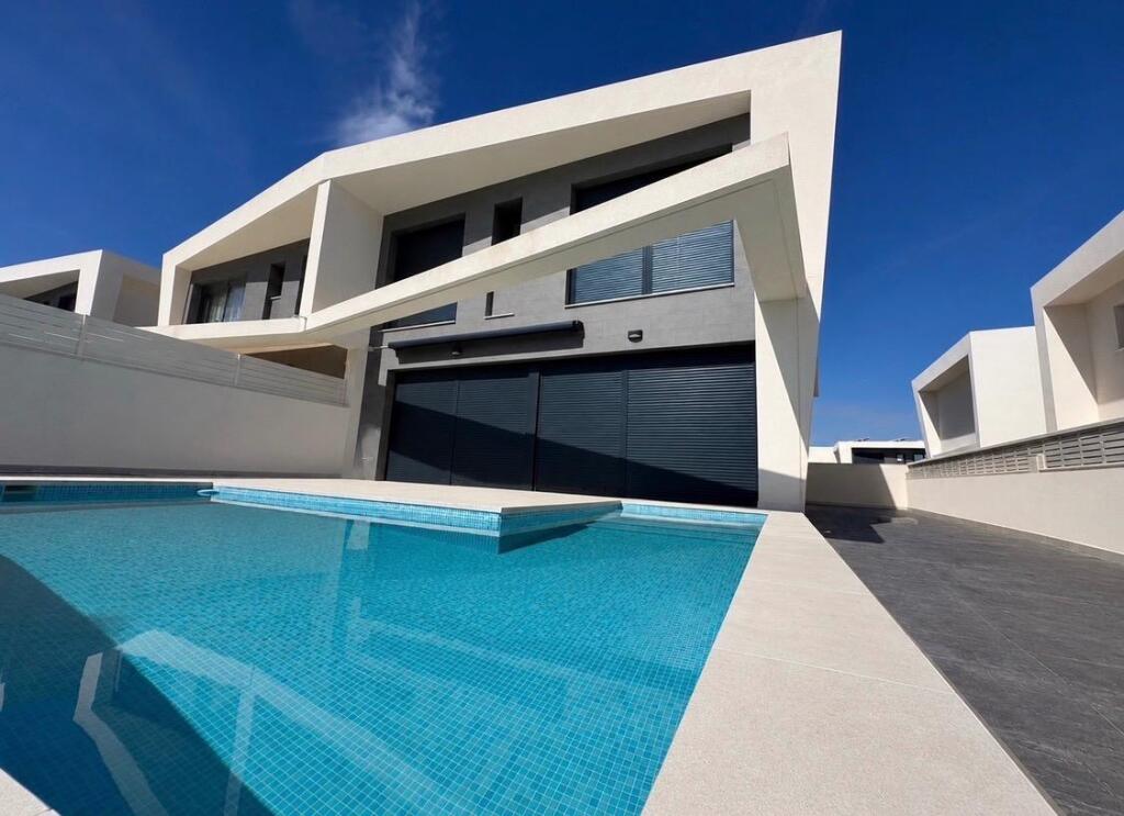 VILLA LINDA | PISCINA PRIVADA | PLACAS SOLARES | EXTRAS INCL