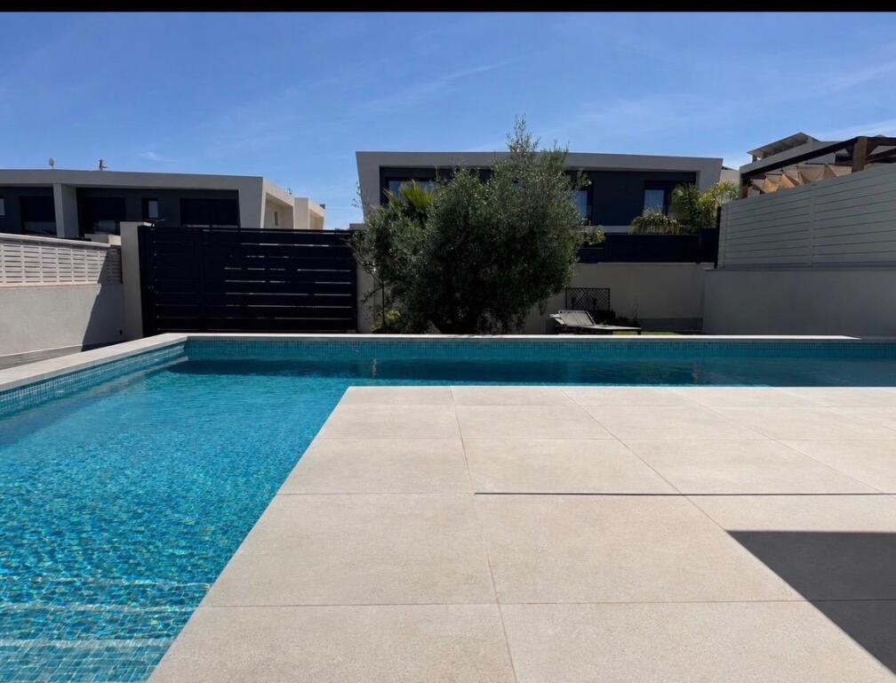 VILLA LINDA | PISCINA PRIVADA | PLACAS SOLARES | EXTRAS INCL - foto 3