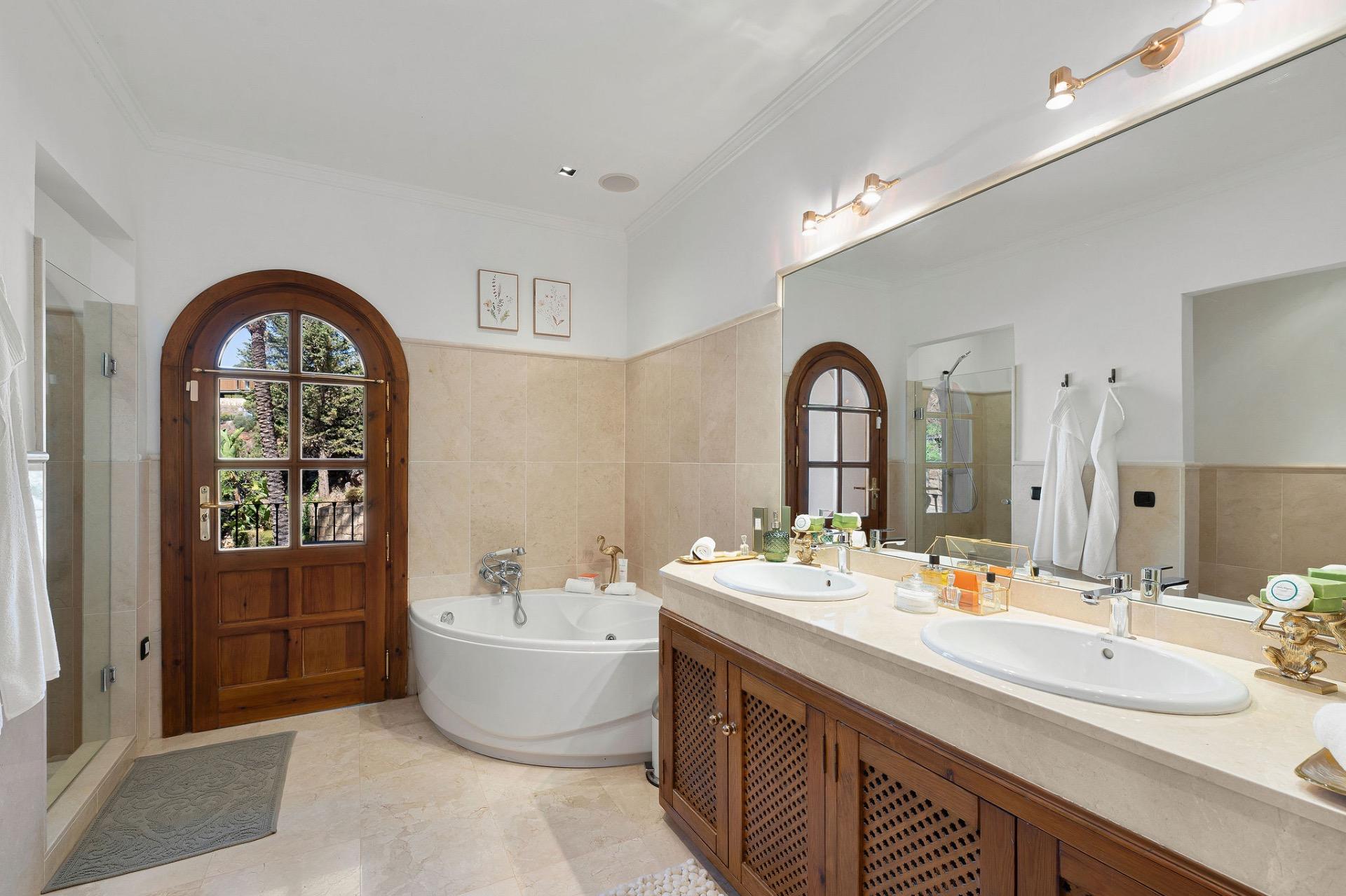 VILLA DE LUJO EN BENAHAVÍS, EL MADROÑAL, MARBELLA - foto 33