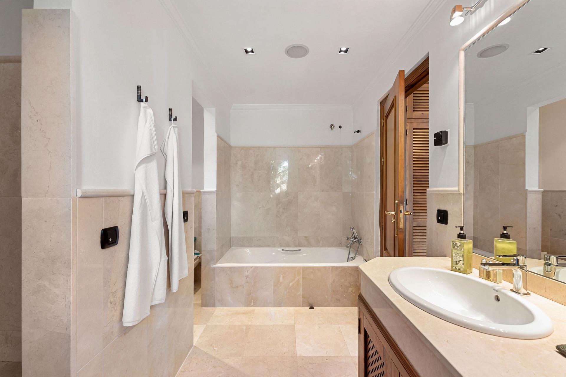VILLA DE LUJO EN BENAHAVÍS, EL MADROÑAL, MARBELLA - foto 36