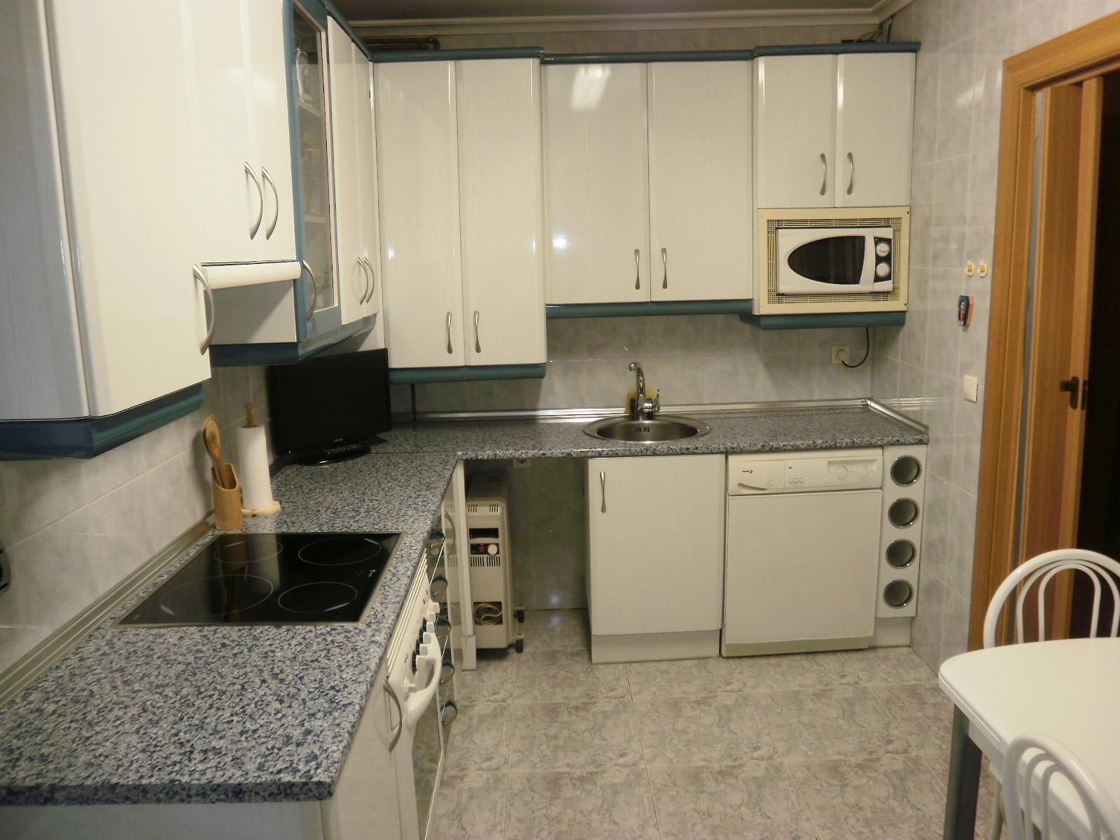 PISO 3 habitaciones. VENTA DE BAÑOS.