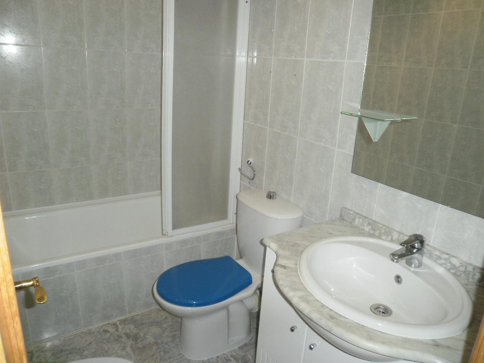 PISO 3 habitaciones. VENTA DE BAÑOS. - foto 2
