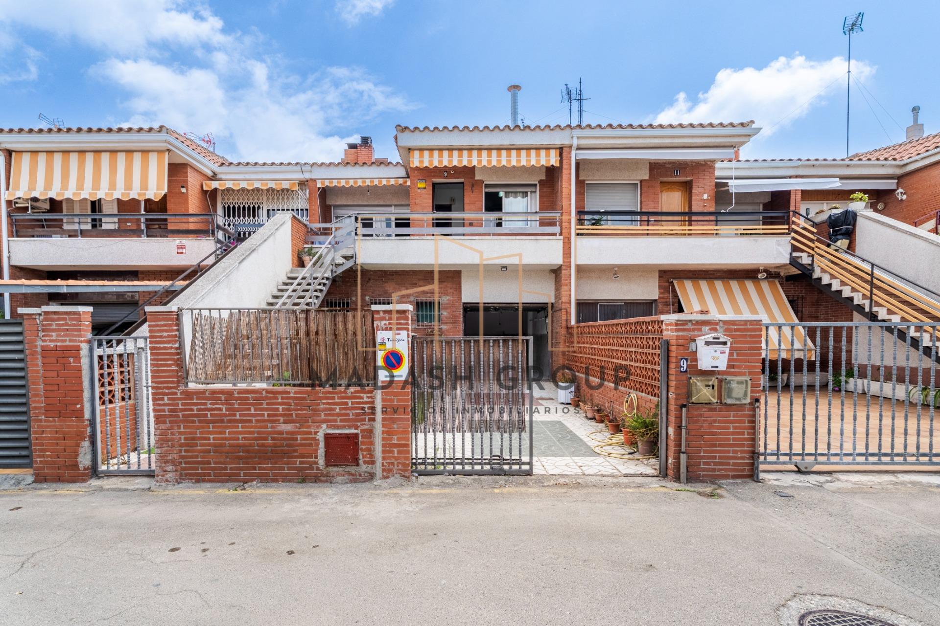 Adosado de 142 m2 con jardín, terraza y chimenea en Sant Sal - foto 2