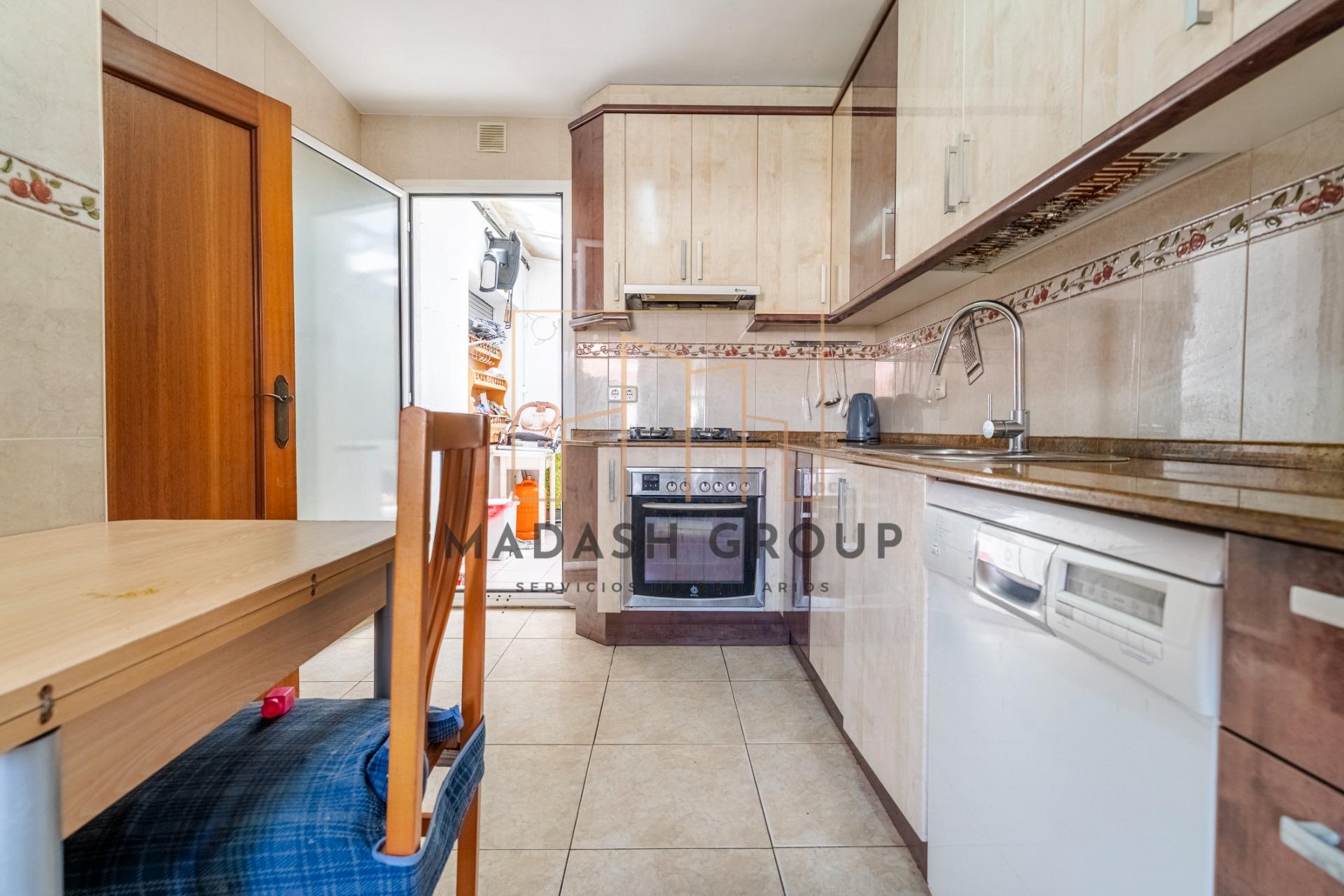 Adosado de 142 m2 con jardín, terraza y chimenea en Sant Sal - foto 4