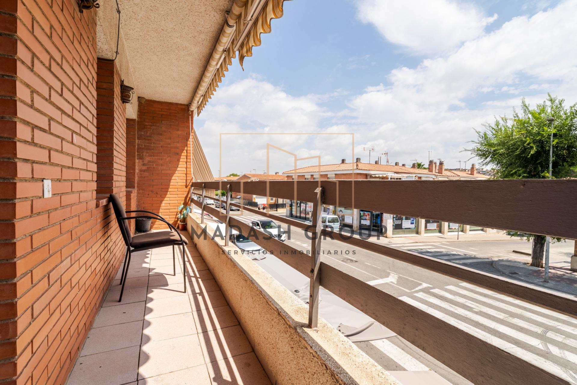 Adosado de 142 m2 con jardín, terraza y chimenea en Sant Sal - foto 9