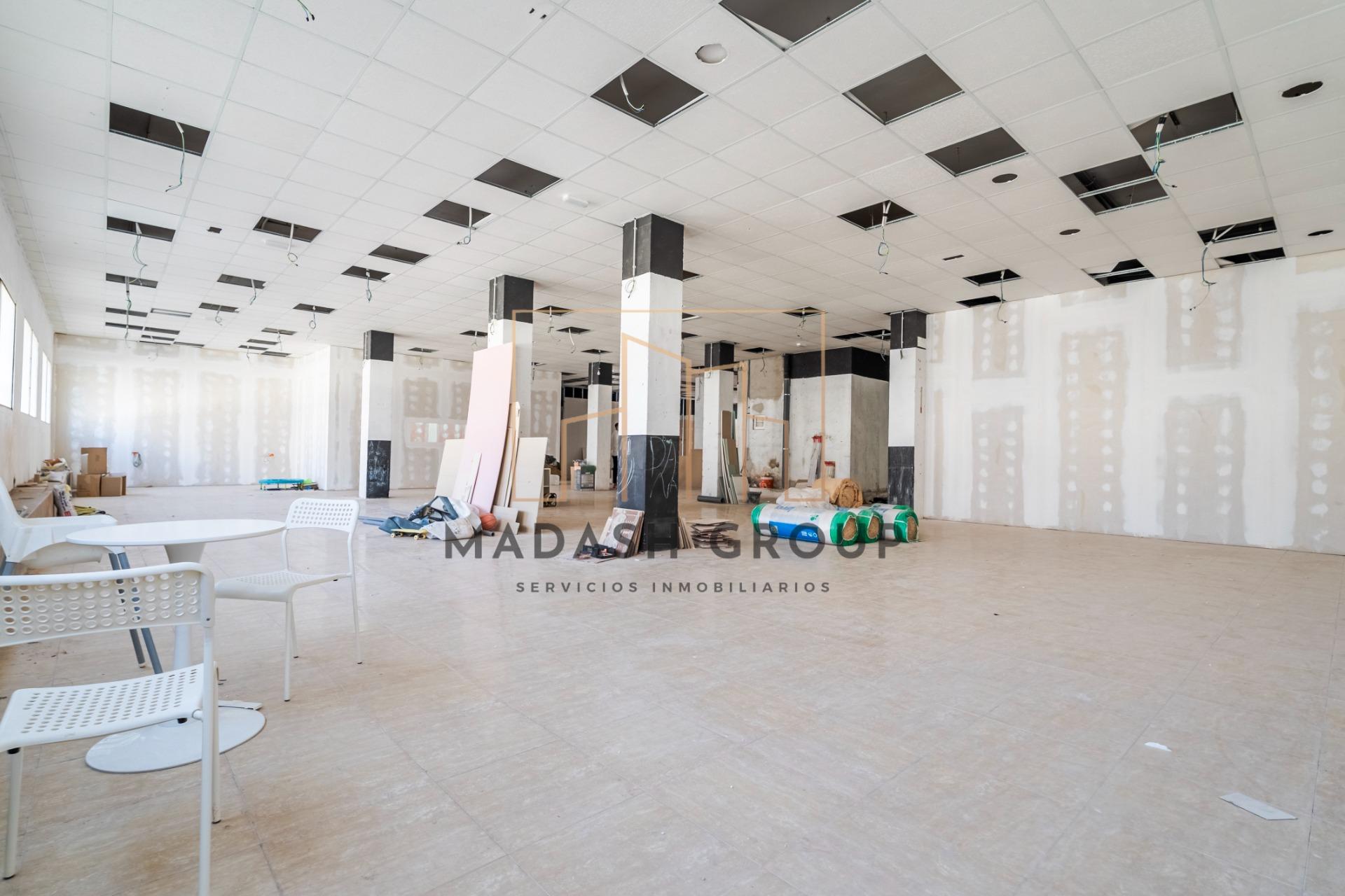 Local comercial reformado en una ubicación estratégica de El - foto 12