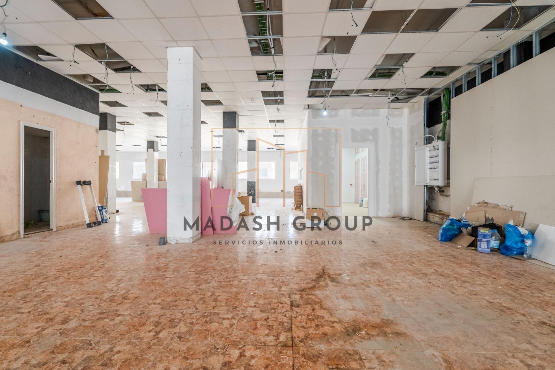 Local comercial reformado en una ubicación estratégica de El - foto 4