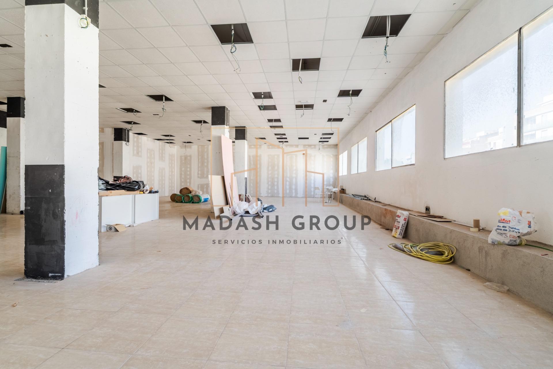 Local comercial reformado en una ubicación estratégica de El - foto 8