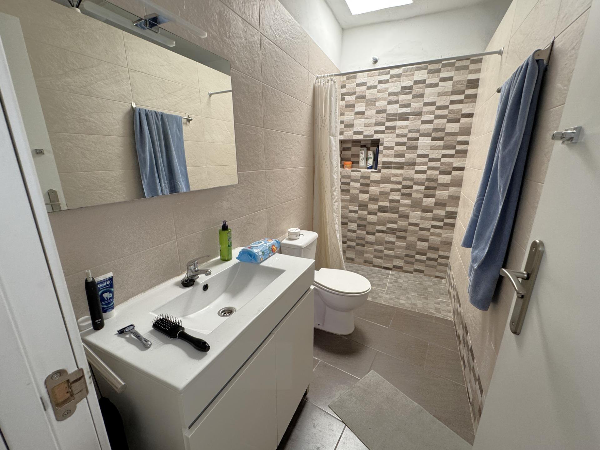 Casa terrera de 6 habitaciones con gran potencial de inversi - foto 3