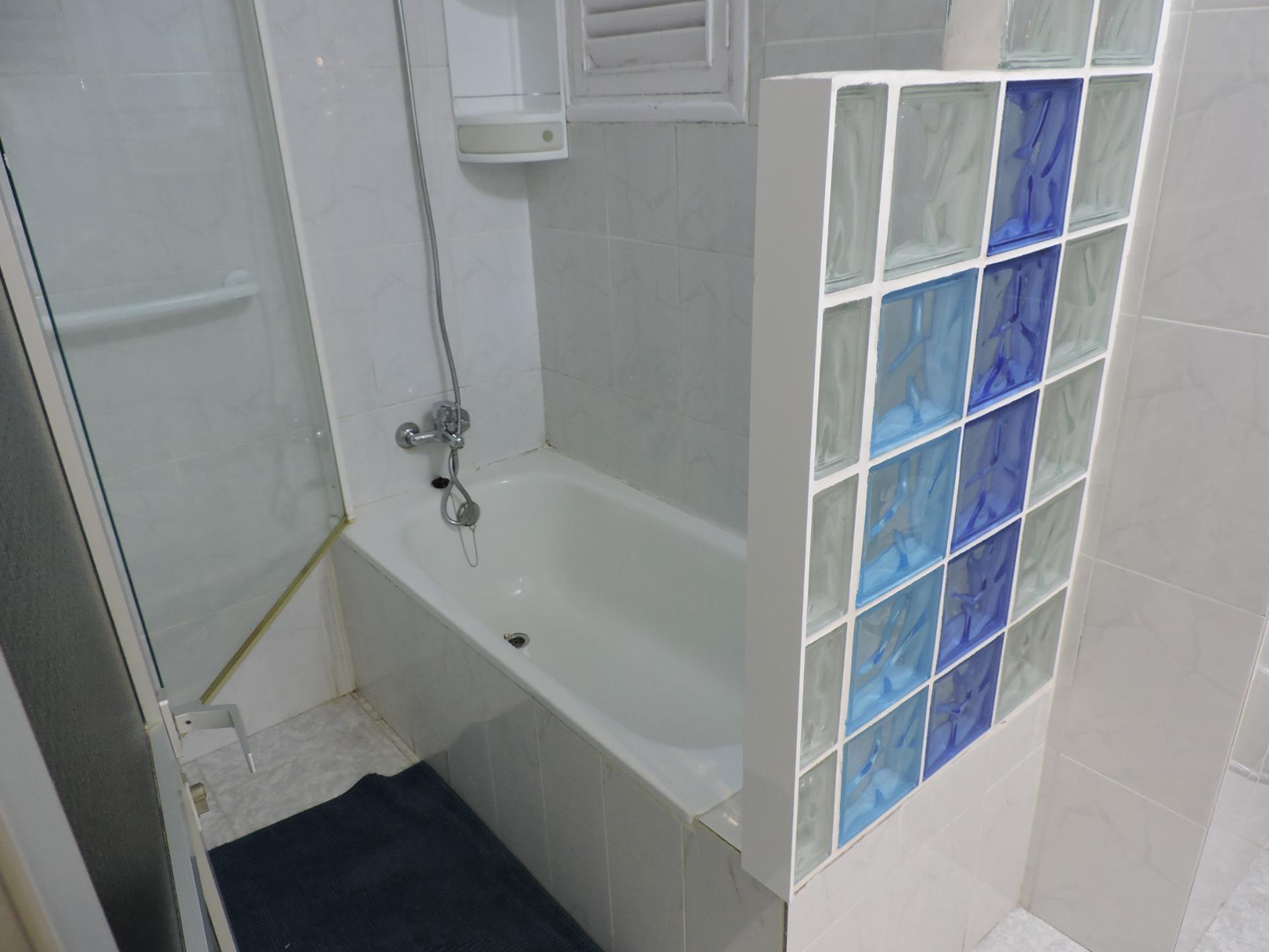 Habitación para Profesionales en La Salle (Santa Cruz) Todo  - foto 3