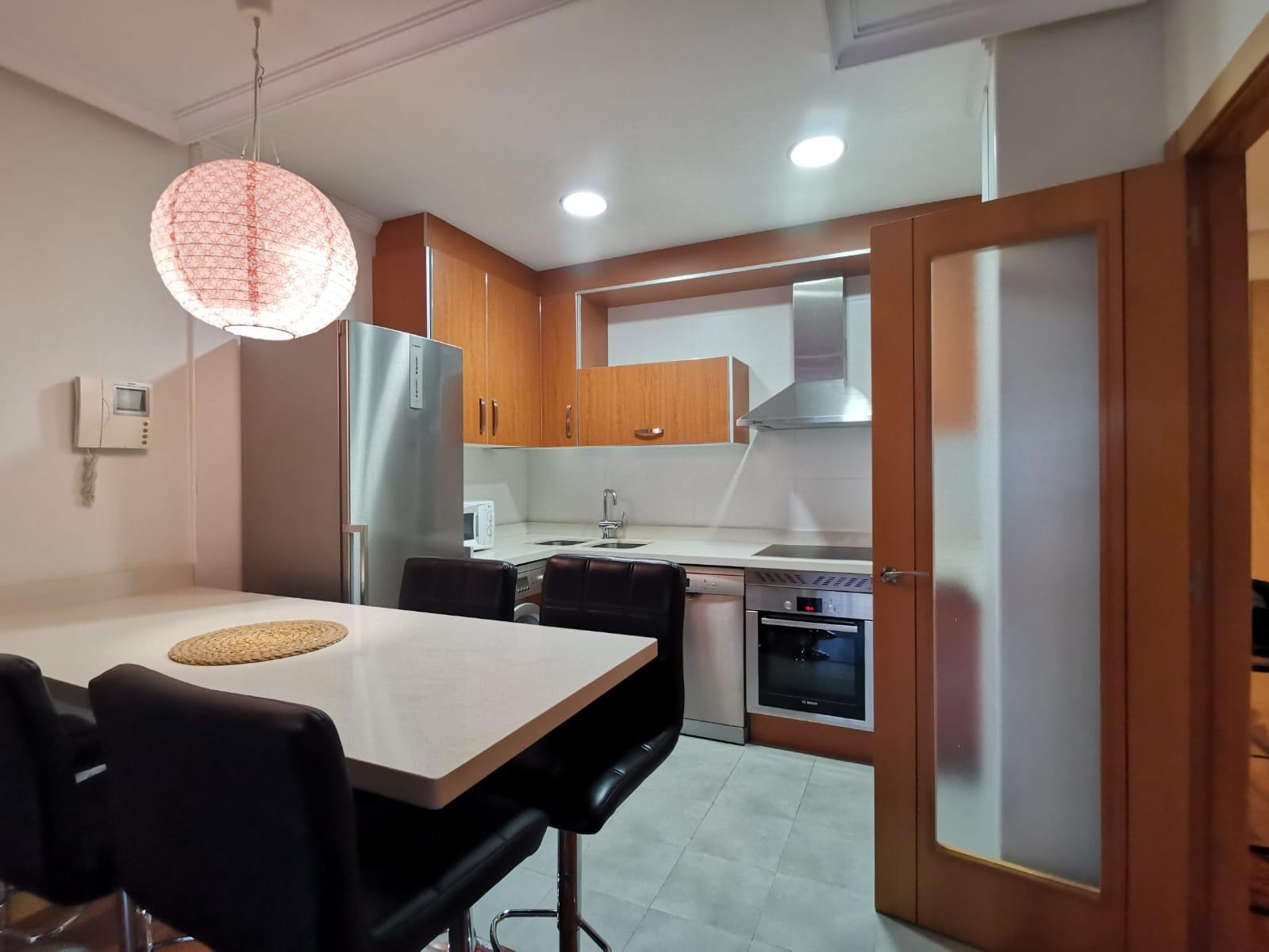 Piso de dos dormitorios en alquiler junto al HUCA y Los Prad - foto 11