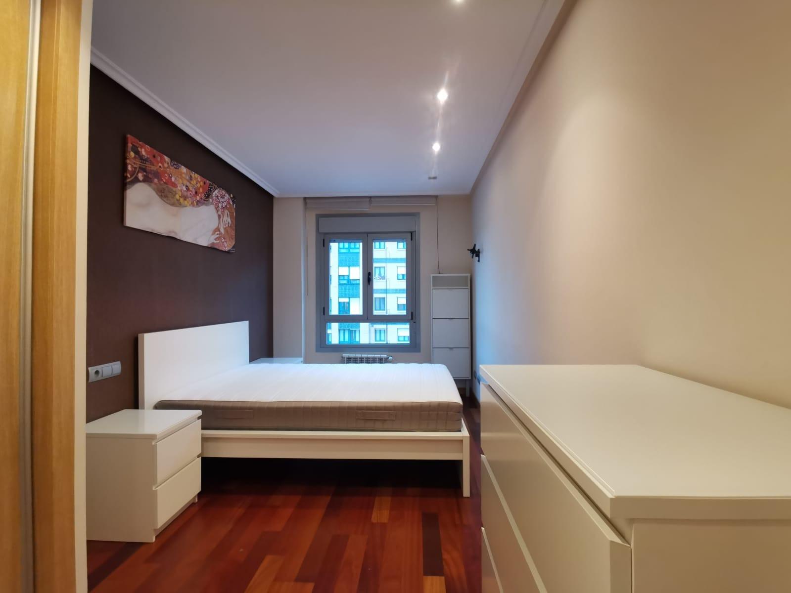 Piso de dos dormitorios en alquiler junto al HUCA y Los Prad - foto 5