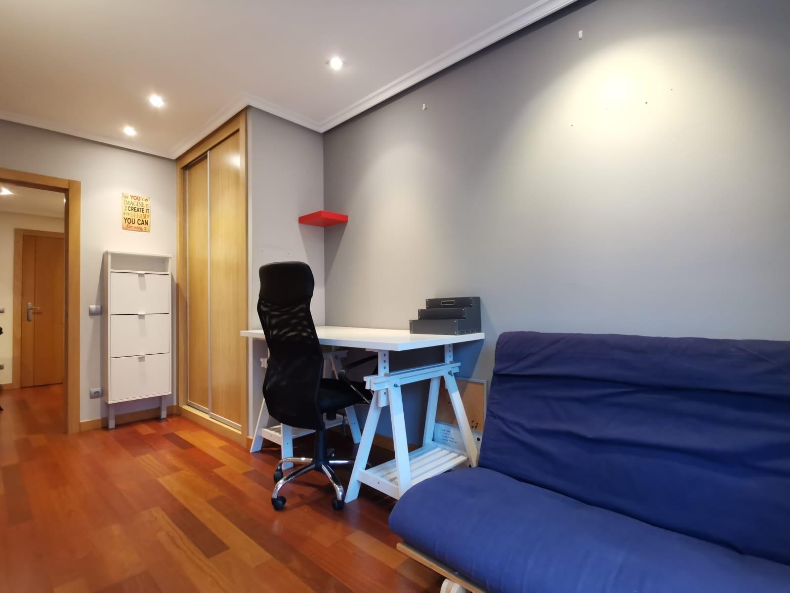 Piso de dos dormitorios en alquiler junto al HUCA y Los Prad - foto 7