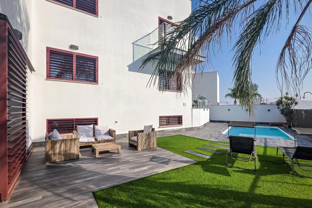 Villa Premium en Venta – Dos Hermanas, a solo 15 minutos de  - foto 2