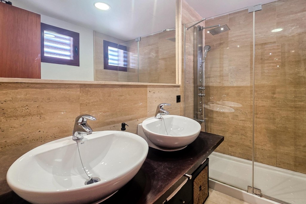 Villa Premium en Venta – Dos Hermanas, a solo 15 minutos de  - foto 19