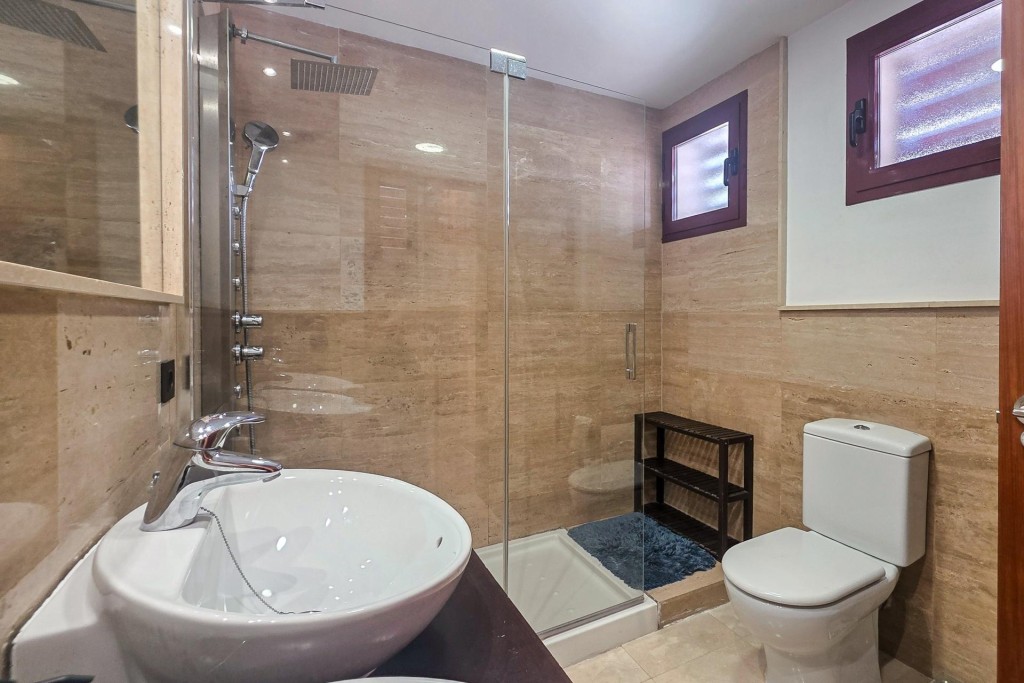 Villa Premium en Venta – Dos Hermanas, a solo 15 minutos de  - foto 20