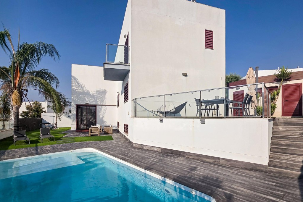 Villa Premium en Venta – Dos Hermanas, a solo 15 minutos de  - foto 3
