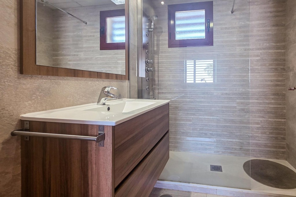Villa Premium en Venta – Dos Hermanas, a solo 15 minutos de  - foto 27