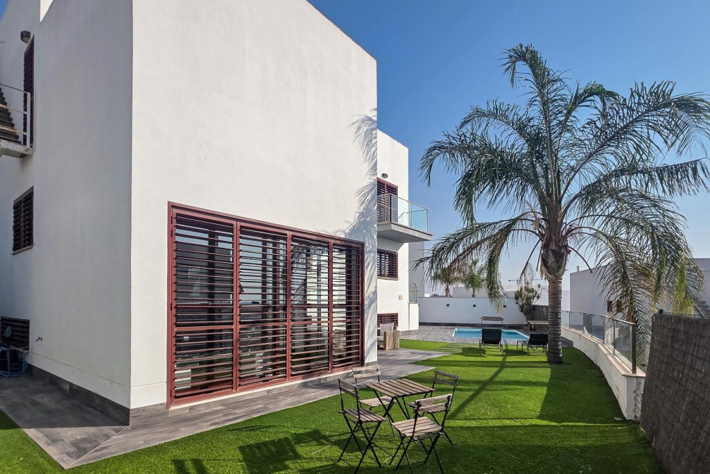 Villa Premium en Venta – Dos Hermanas, a solo 15 minutos de  - foto 4