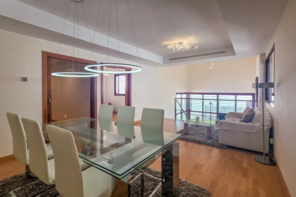 Villa Premium en Venta – Dos Hermanas, a solo 15 minutos de  - foto 5