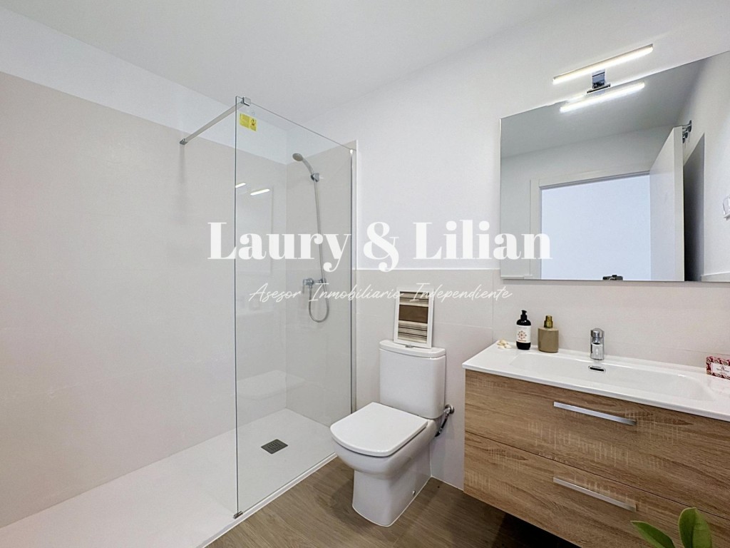 Apartamento de 2 dormitorios totalmente reformado, con aparc - foto 15