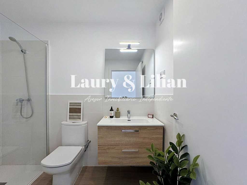 Apartamento de 2 dormitorios totalmente reformado, con aparc - foto 16