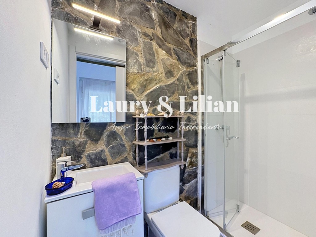 Apartamento de 2 dormitorios totalmente reformado, con aparc - foto 21