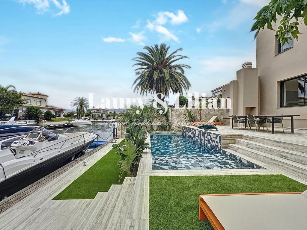 Excepcional villa con amarre de 14 m y canal largo . - foto 47