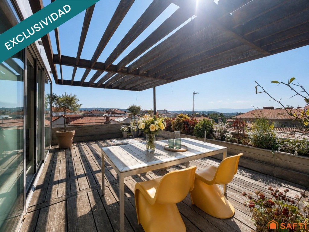 " Una vivienda donde la arquitectura organiza la vida alrededor de la luz, las terrazas y el paisaje"