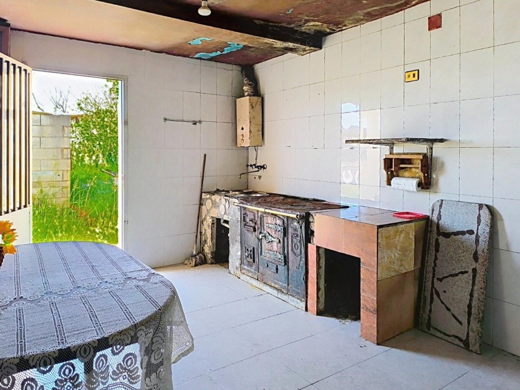 Casa para restaurar con huerta cerca de la playa de As Furna - foto 3