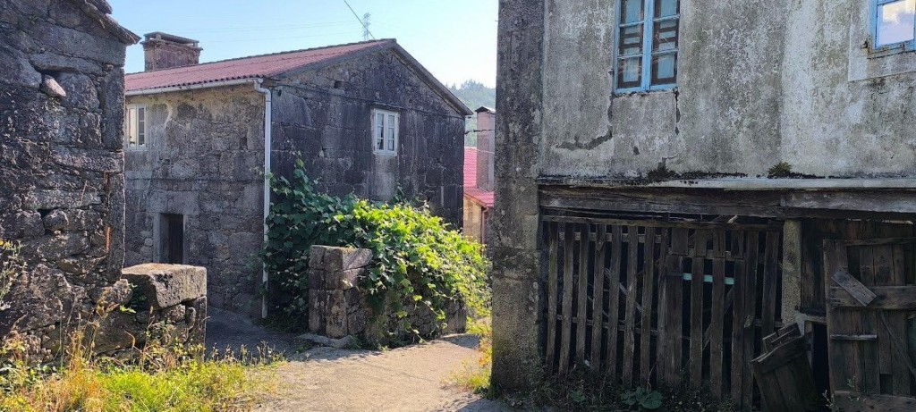 Casa de piedra con potencial a precio increíble - foto 3