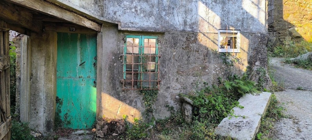 Casa de piedra con potencial a precio increíble - foto 9