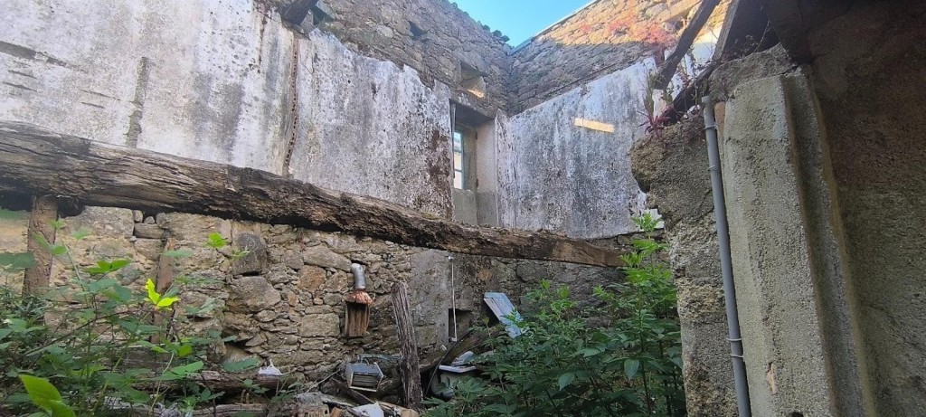 Casa de piedra con potencial a precio increíble - foto 10