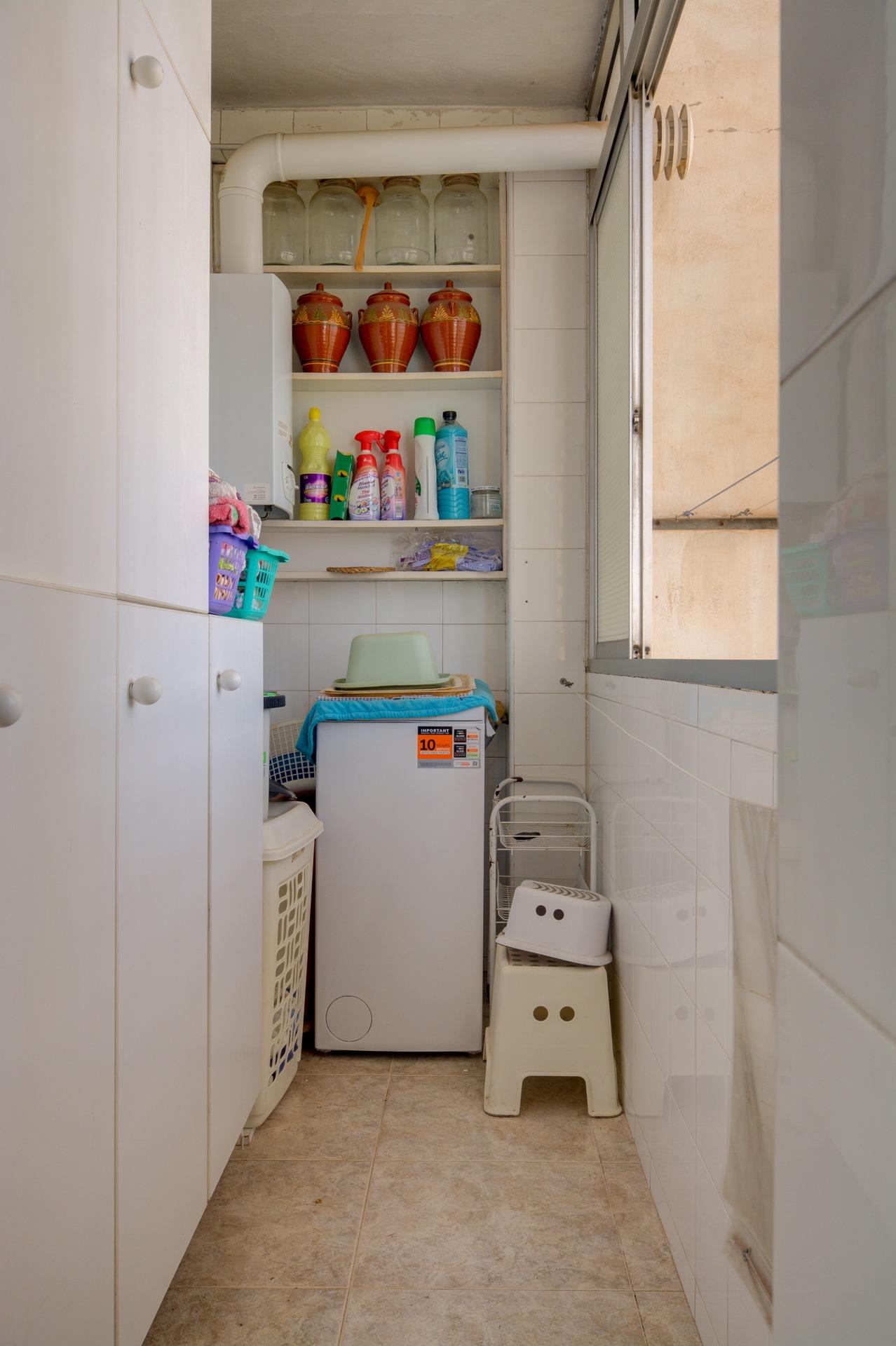 Piso para reformar de 4 habitaciones y con urbanización en S - foto 21