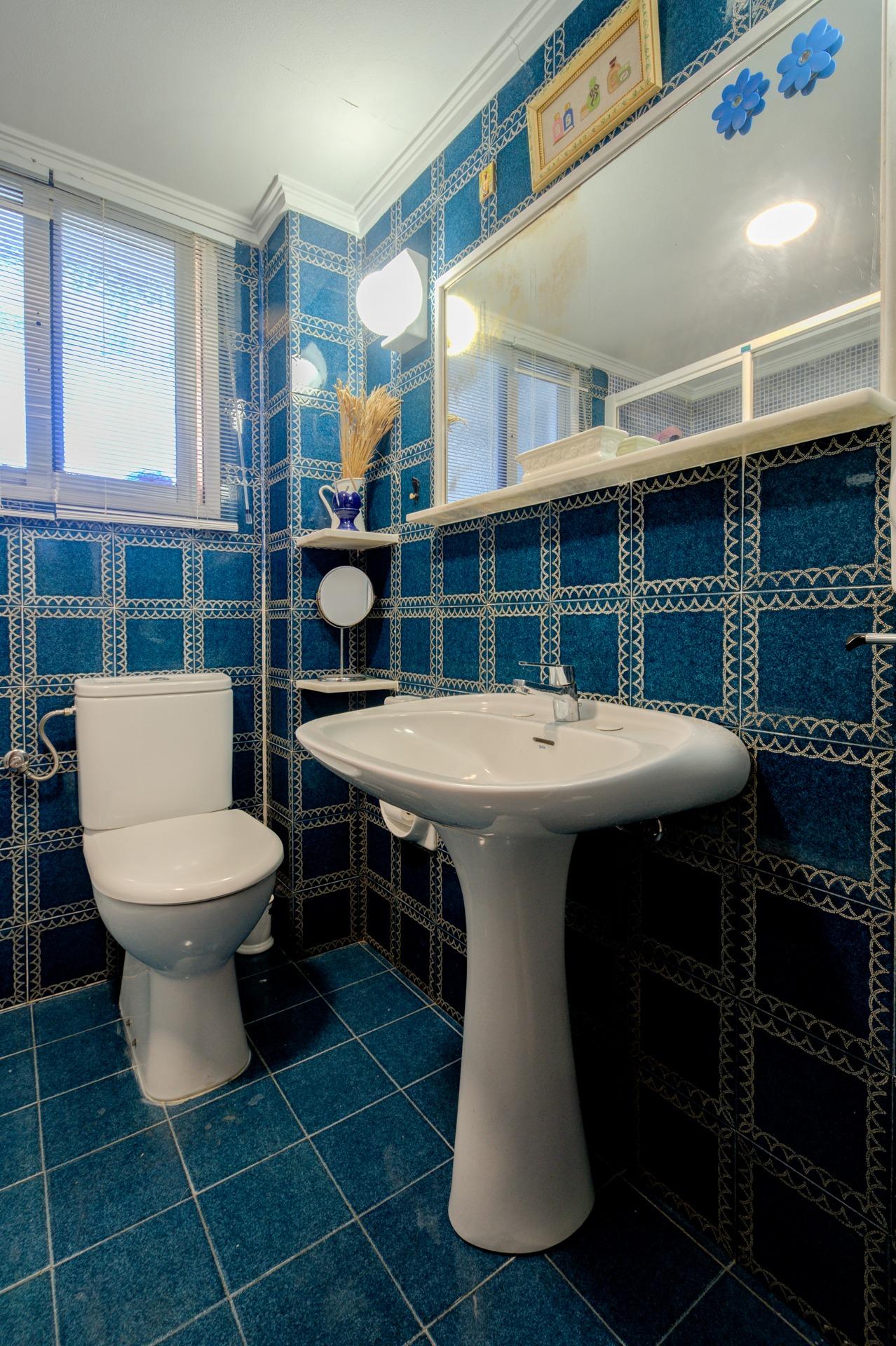 Piso para reformar de 4 habitaciones y con urbanización en S - foto 9