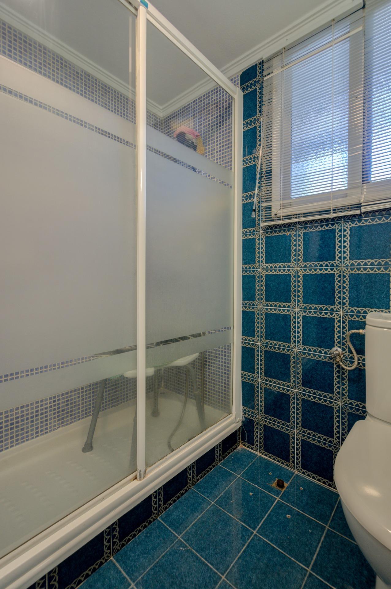 Piso para reformar de 4 habitaciones y con urbanización en S - foto 10