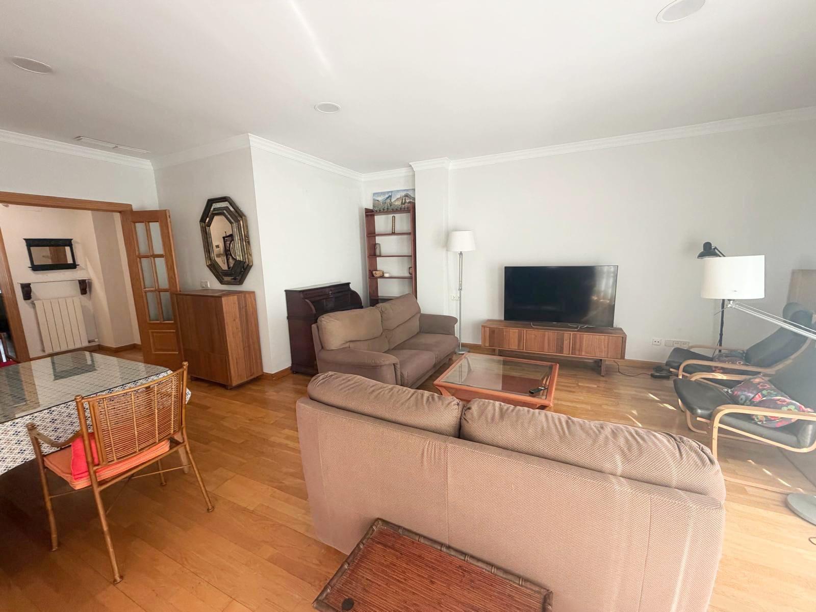 ¡Vive en una de las mejores zonas de Granada! Piso reformado - foto 2