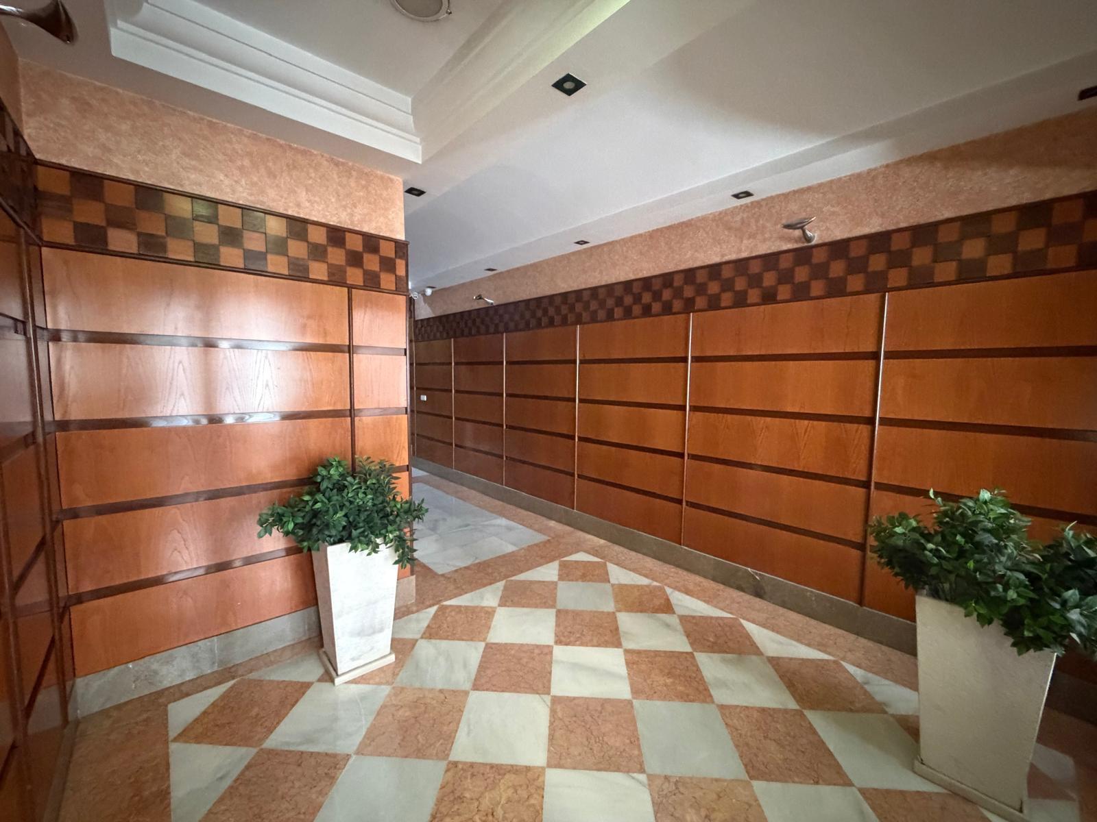 ¡Vive en una de las mejores zonas de Granada! Piso reformado - foto 18