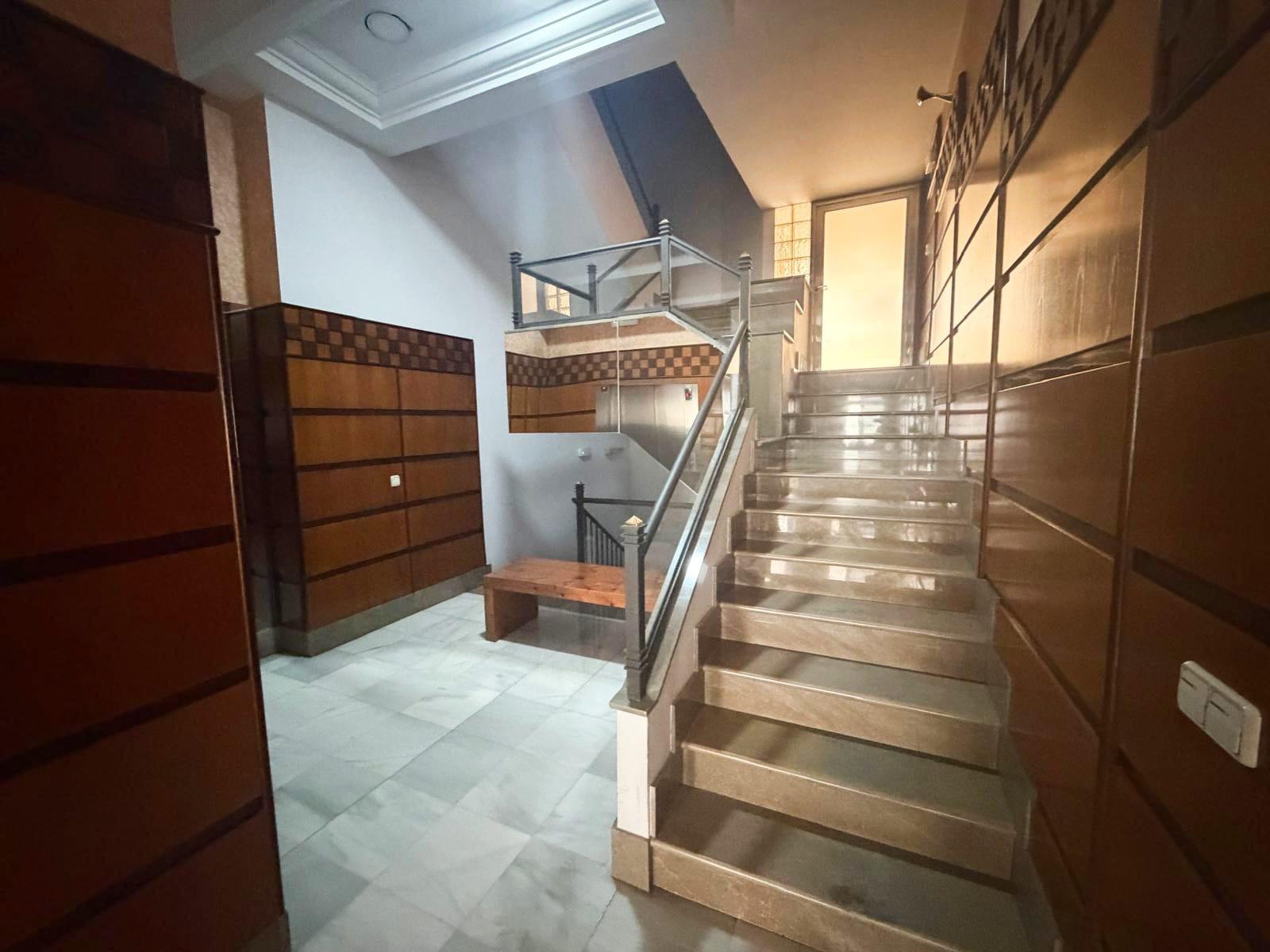 ¡Vive en una de las mejores zonas de Granada! Piso reformado - foto 19