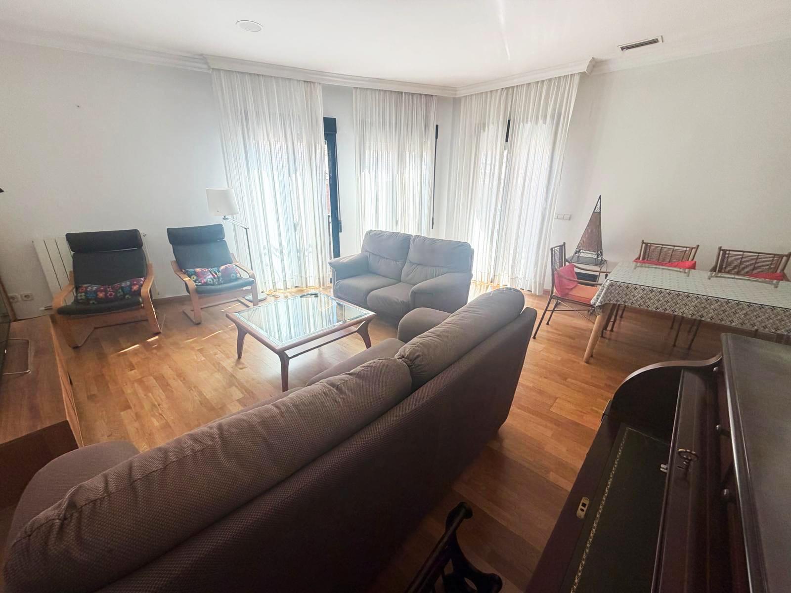 ¡Vive en una de las mejores zonas de Granada! Piso reformado - foto 3