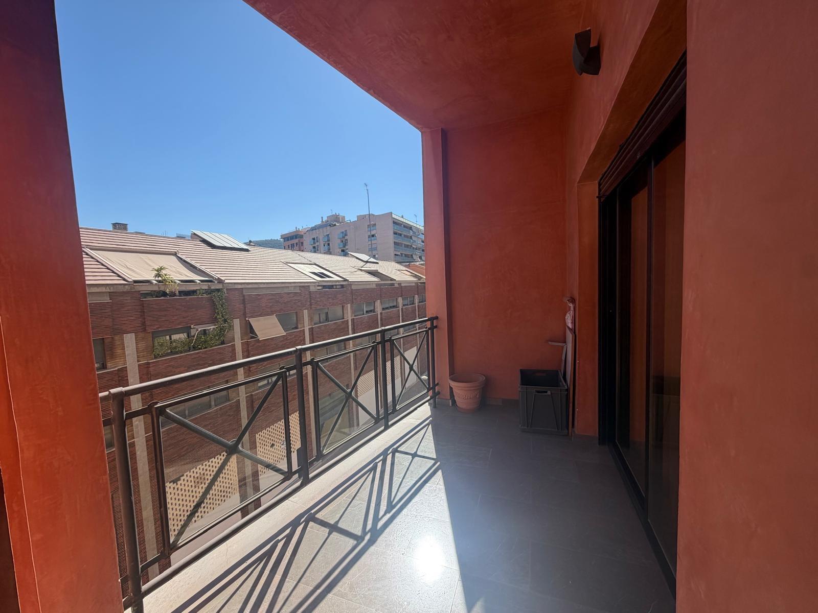¡Vive en una de las mejores zonas de Granada! Piso reformado - foto 4