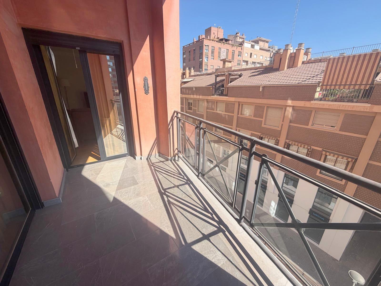 ¡Vive en una de las mejores zonas de Granada! Piso reformado - foto 5