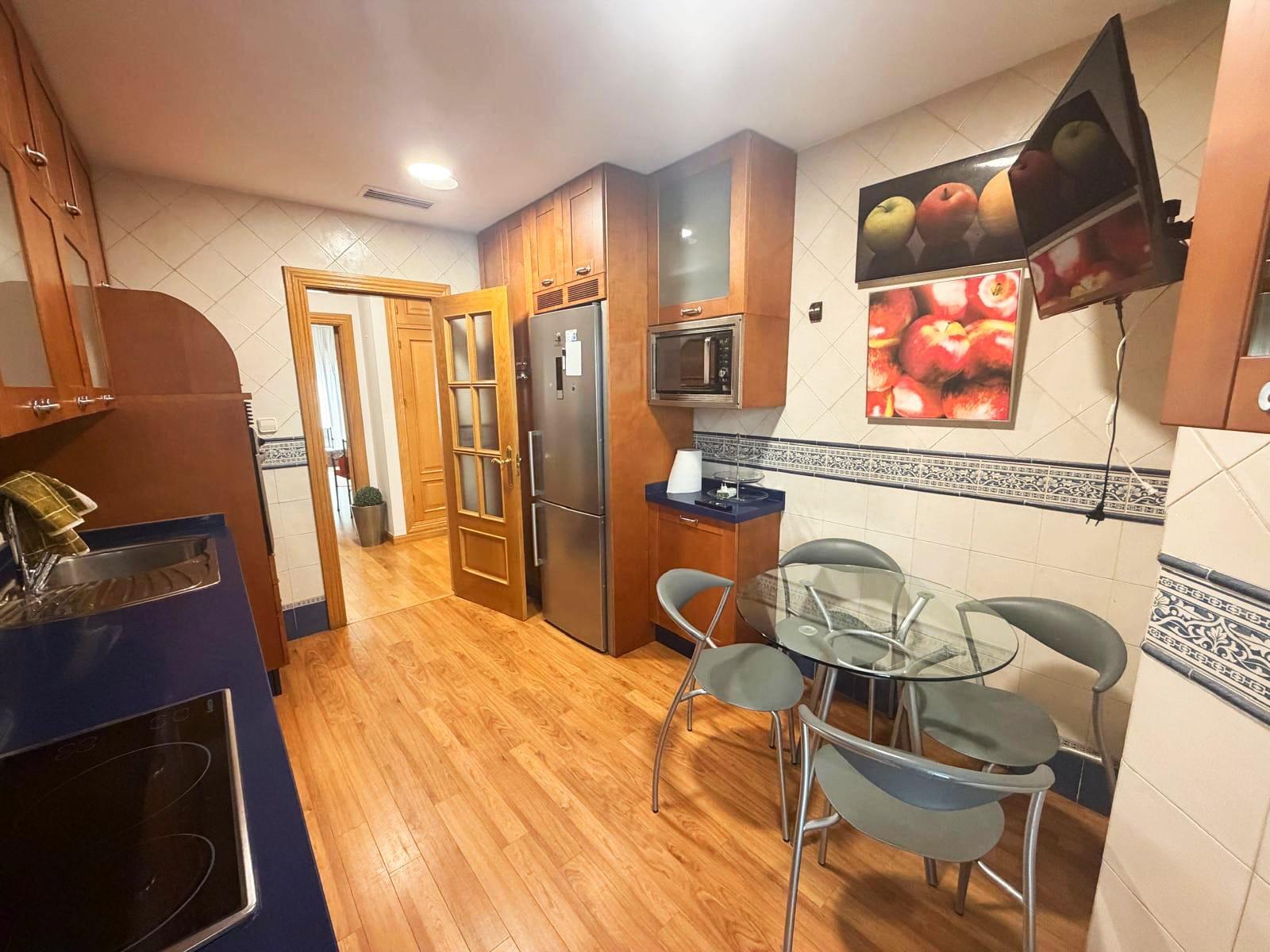 ¡Vive en una de las mejores zonas de Granada! Piso reformado - foto 7