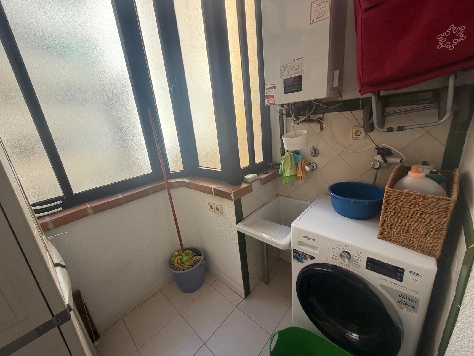 ¡Vive en una de las mejores zonas de Granada! Piso reformado - foto 9