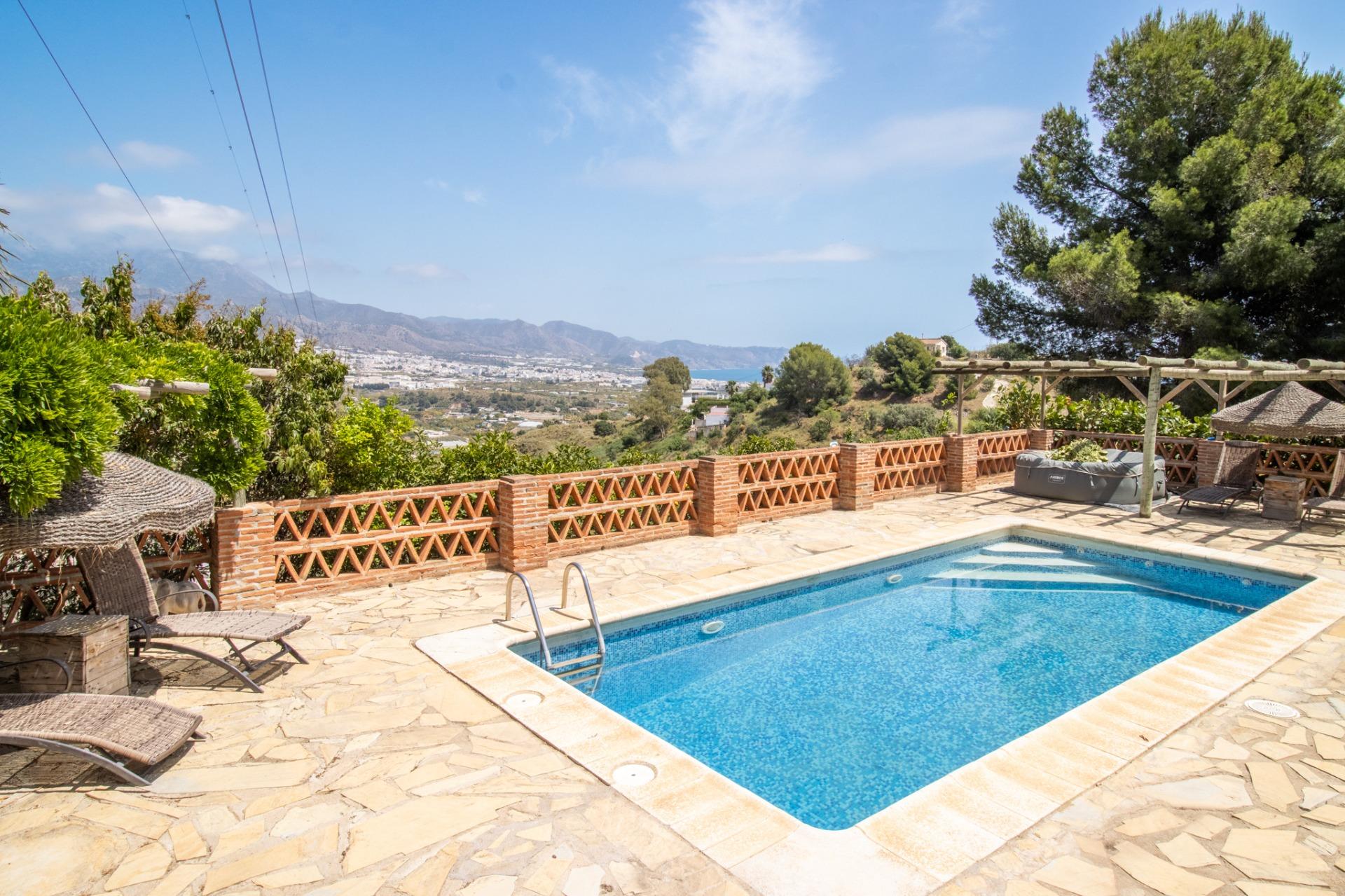 Fantástica villa con piscina privada y amplios espacios - foto 2
