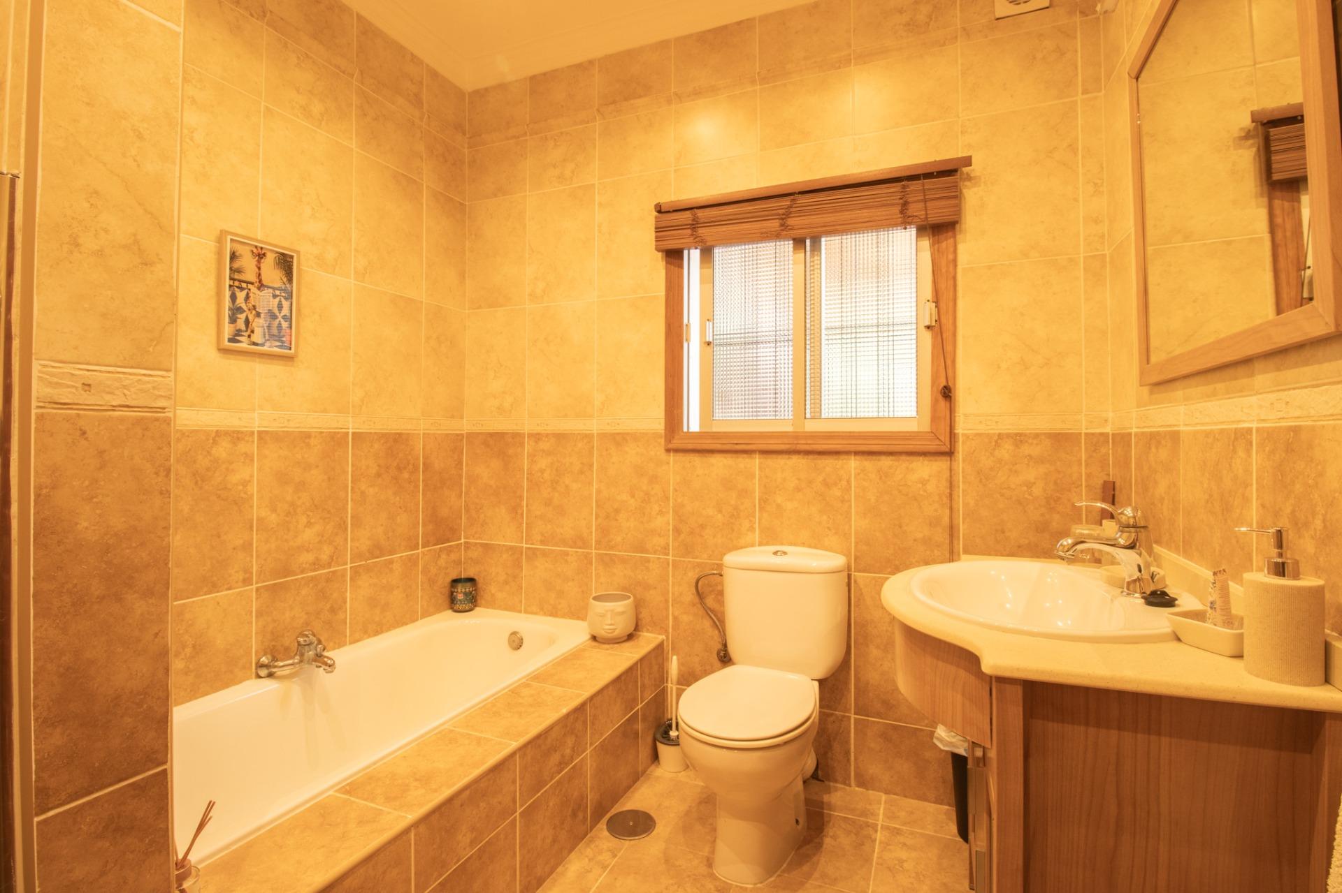Fantástica villa con piscina privada y amplios espacios - foto 18