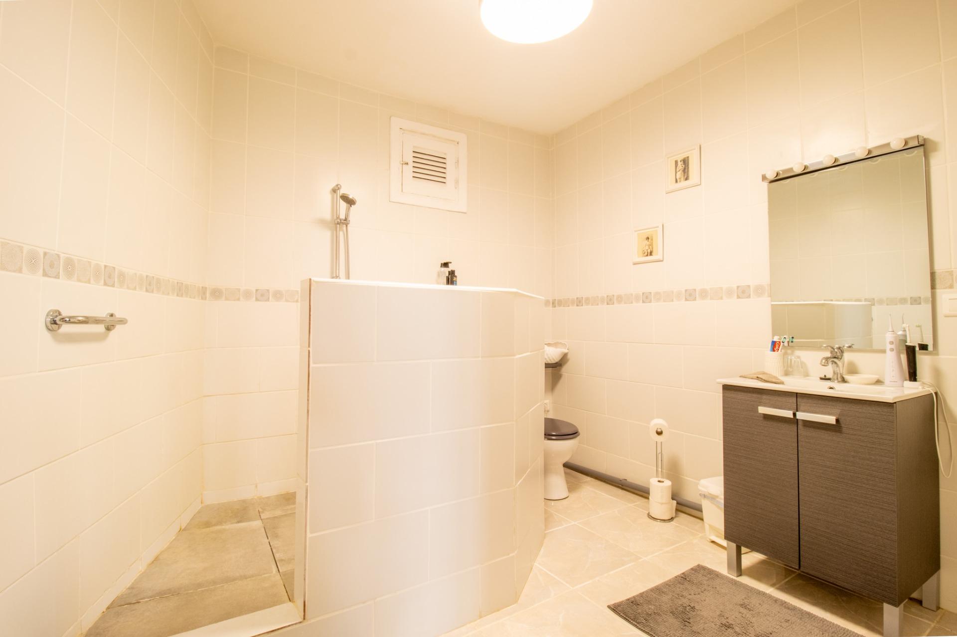 Fantástica villa con piscina privada y amplios espacios - foto 30