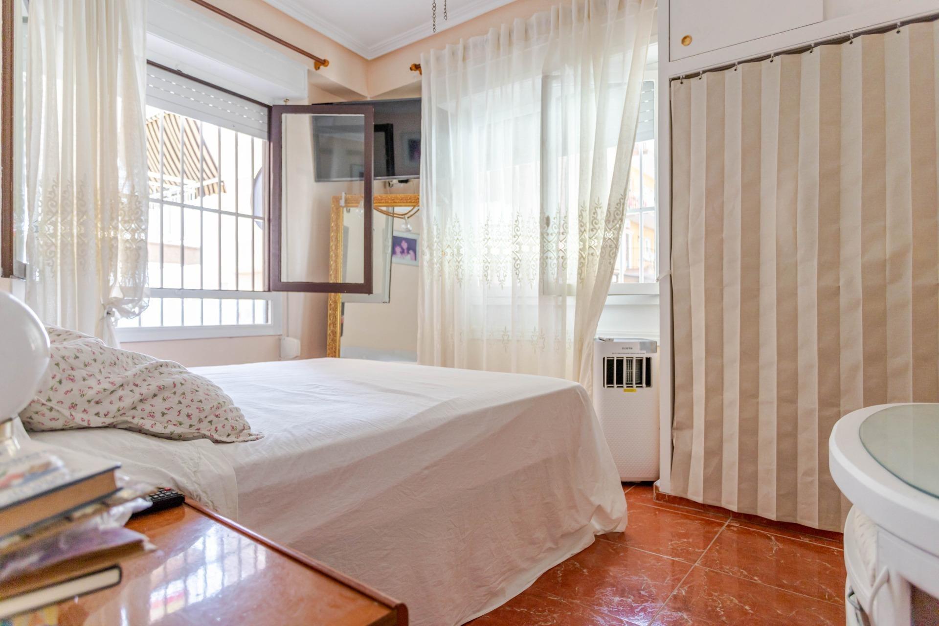 Amplio apartamento a solo 30 metros de la Playa de Los Náufr - foto 11